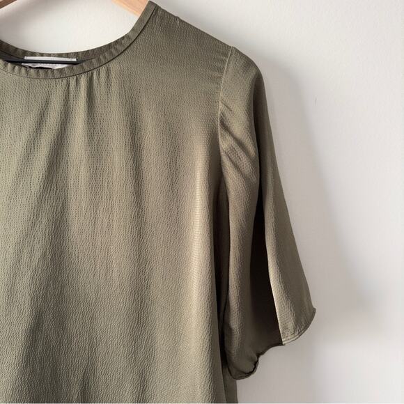 Everlane Olive Green Hammered Satin Short Sleeve Women's Top minimalist casual S - Picture 3 of 9